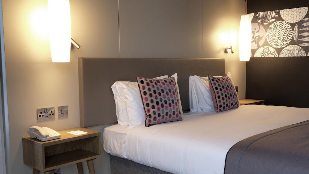 Crowne Plaza By Ihg Hotel