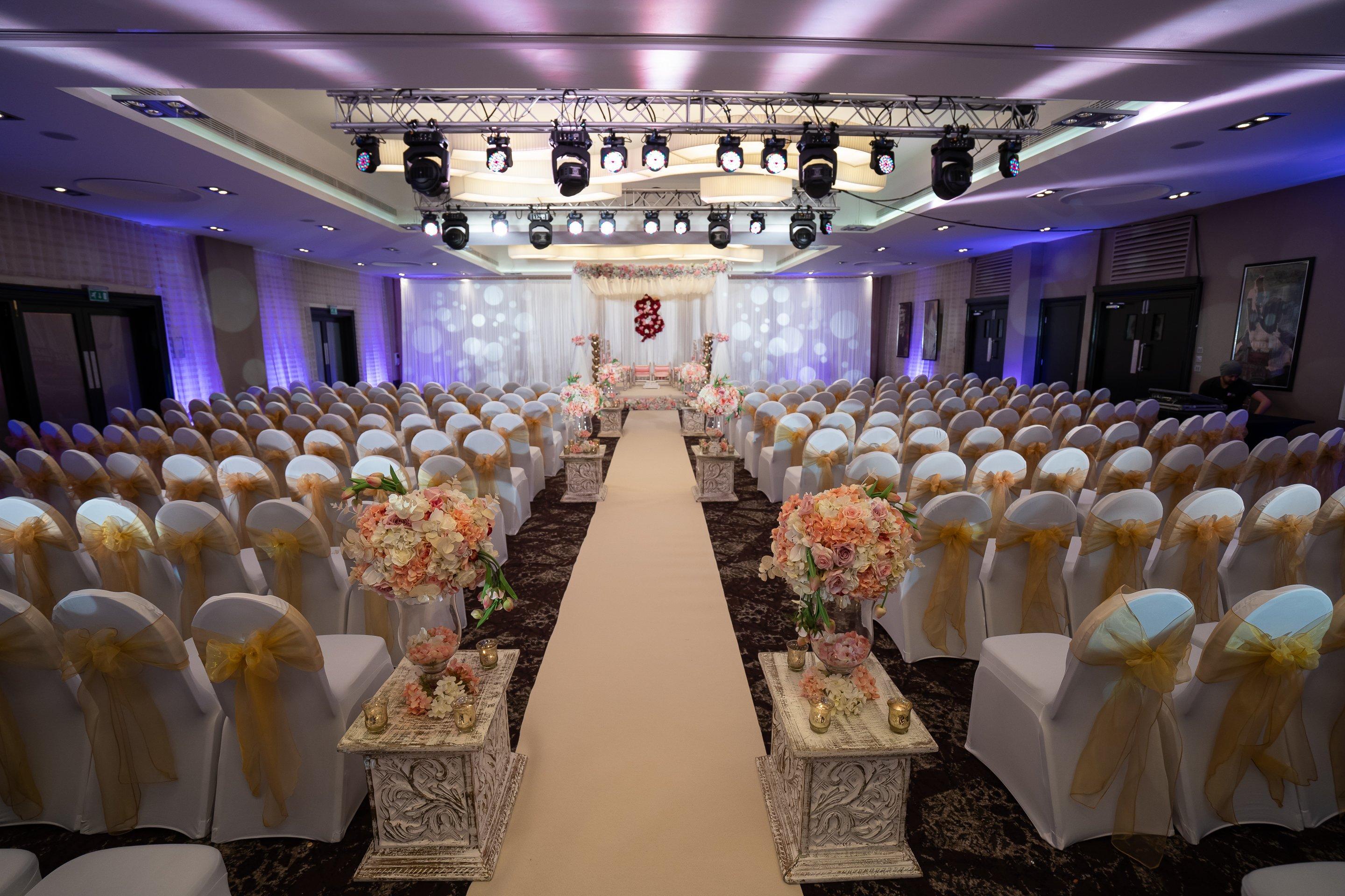Crowne Plaza By Ihg Hotel 4*