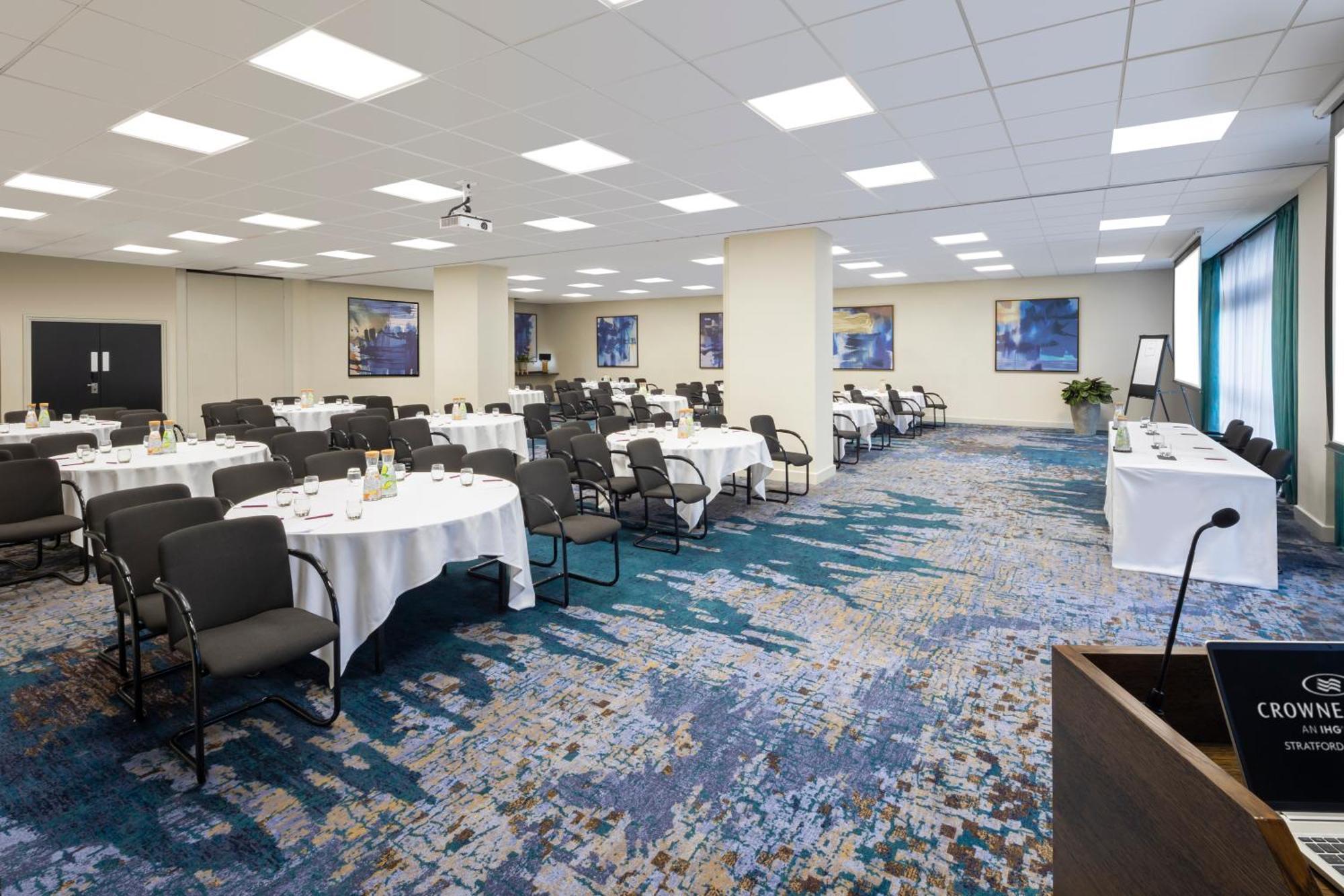 Crowne Plaza By Ihg Hotel 4*