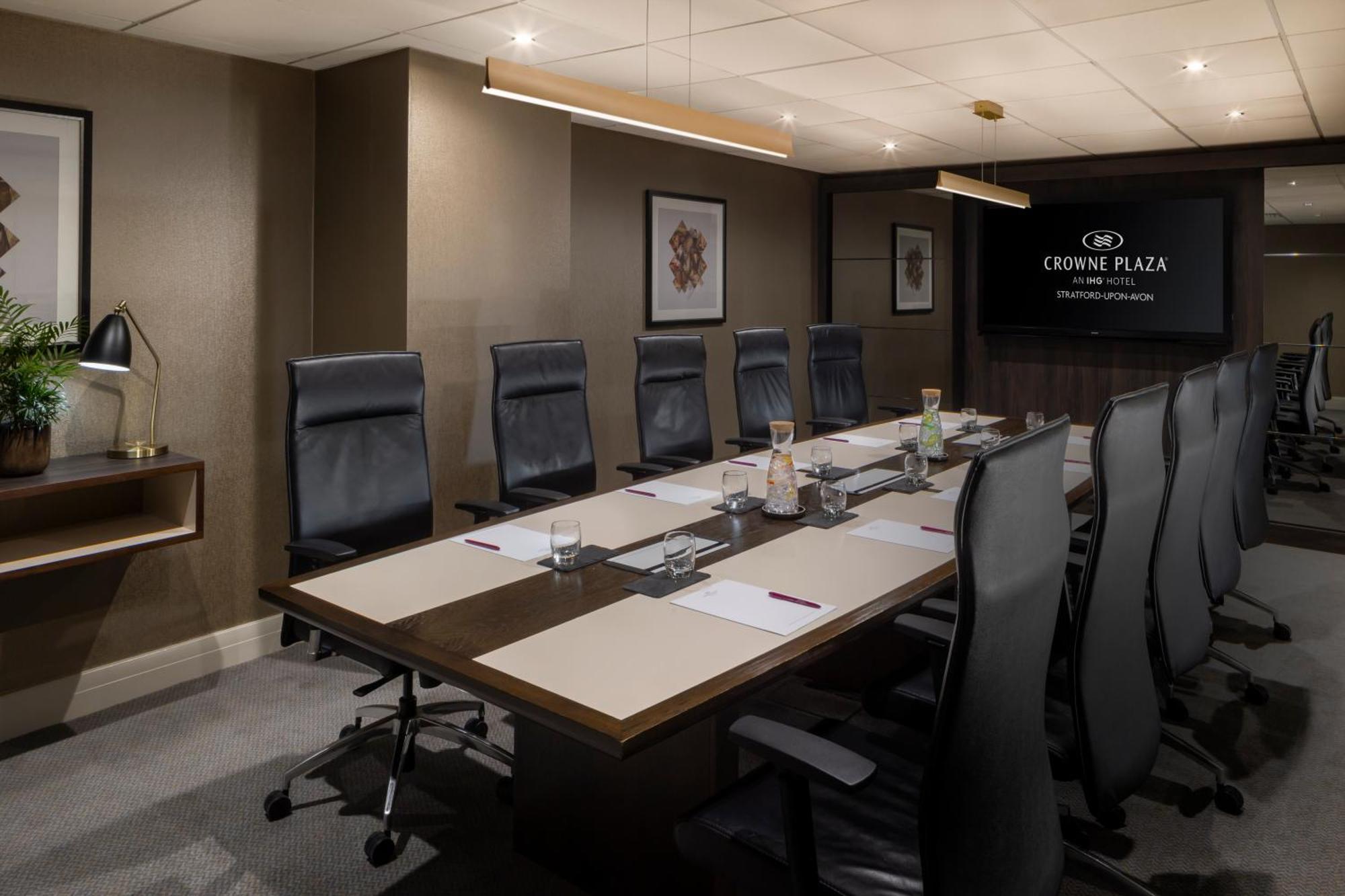 Crowne Plaza By Ihg 4*